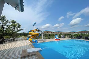 Nueng Pool Villa