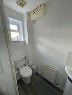 3-bed-sleeps 5 With Garden and Parking