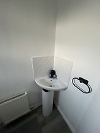 3-bed-sleeps 5 With Garden and Parking