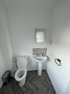 3-bed-sleeps 5 With Garden and Parking