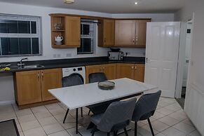 3-bed-sleeps 5 With Garden and Parking