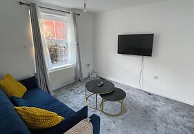 3-bed-sleeps 5 With Garden and Parking