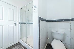 Free Parking Sleeps 2 Central Location