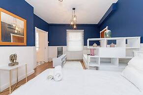 Free Parking Sleeps 2 Central Location