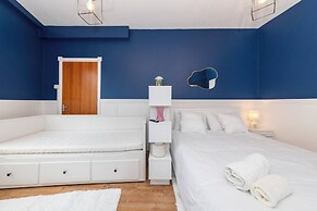 Free Parking Sleeps 2 Central Location