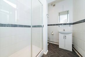Free Parking Sleeps 2 Central Location