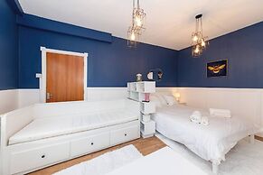 Free Parking Sleeps 2 Central Location