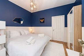 Free Parking Sleeps 2 Central Location