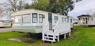 Static Caravan Sleeps 8 With Indoor Pool