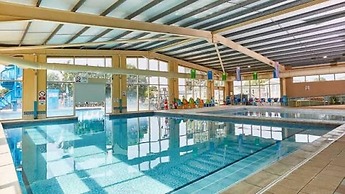 Static Caravan Sleeps 8 With Indoor Pool