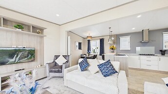 Puffin Lodge - 2 Bedroom Lodge - Wisemans Bridge