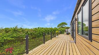 Puffin Lodge - 2 Bedroom Lodge - Wisemans Bridge