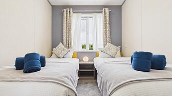 Puffin Lodge - 2 Bedroom Lodge - Wisemans Bridge