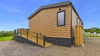 Puffin Lodge - 2 Bedroom Lodge - Wisemans Bridge