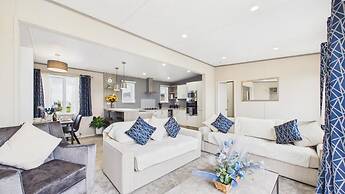 Puffin Lodge - 2 Bedroom Lodge - Wisemans Bridge