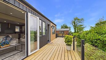 Puffin Lodge - 2 Bedroom Lodge - Wisemans Bridge