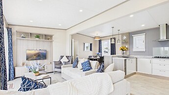 Puffin Lodge - 2 Bedroom Lodge - Wisemans Bridge
