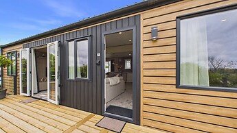 Puffin Lodge - 2 Bedroom Lodge - Wisemans Bridge