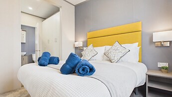 Puffin Lodge - 2 Bedroom Lodge - Wisemans Bridge