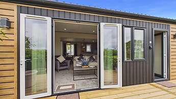Puffin Lodge - 2 Bedroom Lodge - Wisemans Bridge