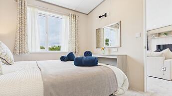 Puffin Lodge - 2 Bedroom Lodge - Wisemans Bridge
