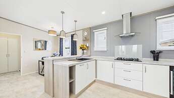 Puffin Lodge - 2 Bedroom Lodge - Wisemans Bridge