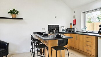 Buttercup - 2 Bed Cottage - Red Forest Retreats