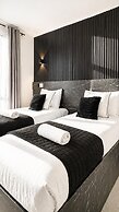 Modern City Centre Apt With Balcony & Free Parking