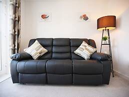 Spacious 4BR Contractor Family Home Parking