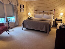 Deerfield Inn