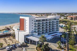 Coastal Studio City & Ocean Views, Walk to Beach