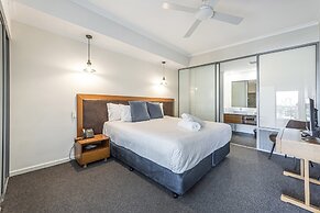Coastal Studio City & Ocean Views, Walk to Beach