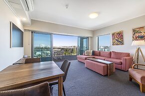 Coastal Studio City & Ocean Views, Walk to Beach