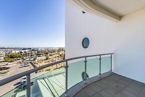 Coastal Studio City & Ocean Views, Walk to Beach