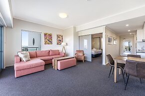Coastal Studio City & Ocean Views, Walk to Beach