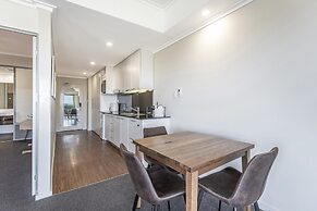 Coastal Studio City & Ocean Views, Walk to Beach