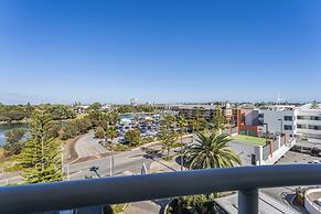 Coastal Studio City & Ocean Views, Walk to Beach