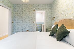 2 Boutique Apts Parisian Gold Bath BHM