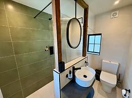 Gold Bath Japandi 2 Apts Bham City Centre