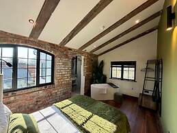 Gold Bath Japandi 2 Apts Bham City Centre