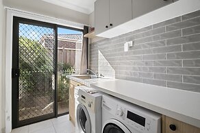 Garden Retreat 4-bed House in Tarneit