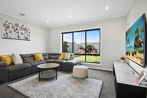 Garden Retreat 4-bed House in Tarneit
