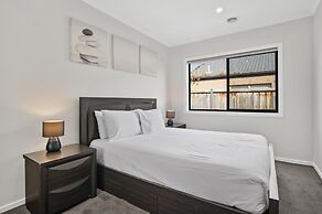 Garden Retreat 4-bed House in Tarneit