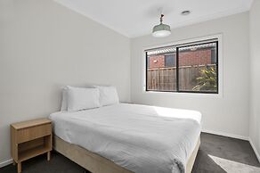 Garden Retreat 4-bed House in Tarneit