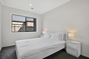 Garden Retreat 4-bed House in Tarneit