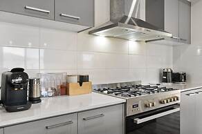 Garden Retreat 4-bed House in Tarneit