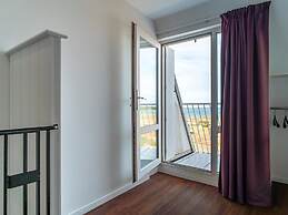 Apartment With Terrace Near Sea