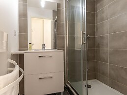 Central Auris-en-oisans Stay for 4