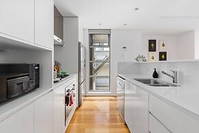 Spacious 2-bed Retreat in Rosebery