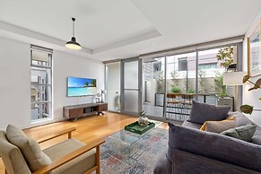 Spacious 2-bed Retreat in Rosebery